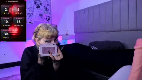 Snapshot of sukifuyu__ chatting on December 5, 12:33 pm online show from December 5, 12:33 pm