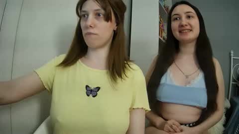 summerbluesky online show from May 11, 3:51 pm
