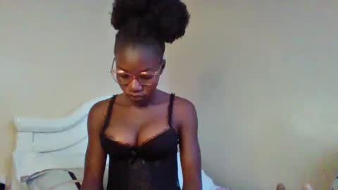 Snapshot of summerbuddy chatting on January 4, 4:33 am summerbuddy online show from January 4, 4:33 am