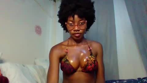 Snapshot of summerbuddy chatting on December 11, 4:49 am summerbuddy online show from December 11, 4:49 am