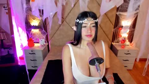 Snapshot of summerssangel chatting on October 18, 3:59 pm - - online show from October 18, 3:59 pm