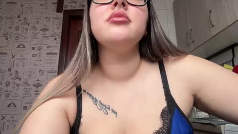 Snapshot of sunflower0907 chatting on December 15, 10:18 am Tina. Im topless model online show from December 15, 10:18 am