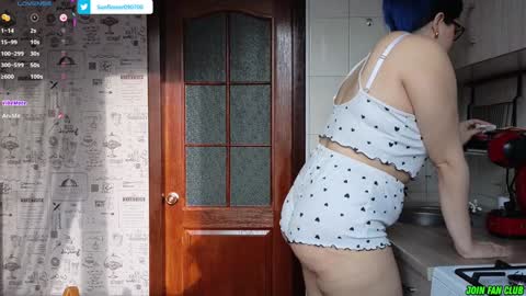 Snapshot of sunflower0907 chatting on January 8, 10:04 am Tina. Im topless model online show from January 8, 10:04 am