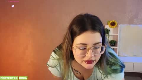 Snapshot of sunflower0907 chatting on October 15, 3:14 pm Tina. Im topless model online show from October 15, 3:14 pm