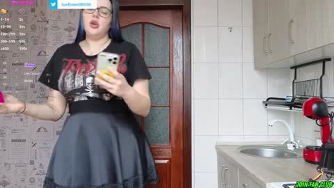 Snapshot of sunflower0907 chatting on February 4, 8:56 am Tina. Im topless model online show from February 4, 8:56 am