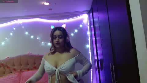 Snapshot of sunflower_dance chatting on February 19, 1:18 am Jeraldine online show from February 19, 1:18 am