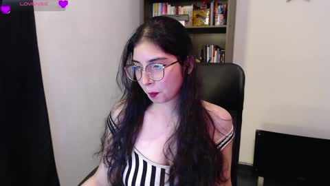 Snapshot of sunflower_uwu chatting on February 9, 12:51 am violetta online show from February 9, 12:51 am