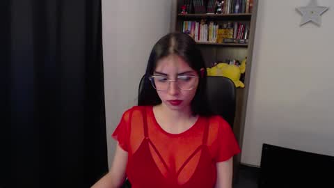 Snapshot of sunflower_uwu chatting on October 8, 2:32 pm violetta online show from October 8, 2:32 pm