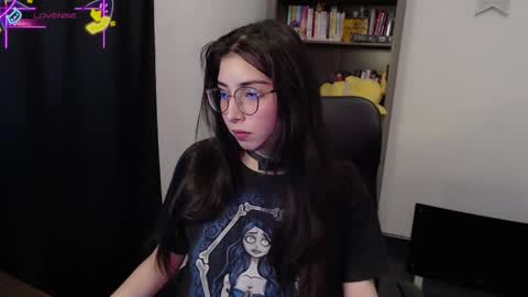 Snapshot of sunflower_uwu chatting on October 9, 2:43 pm violetta online show from October 9, 2:43 pm