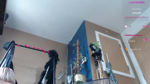 Snapshot of sunni_hottie chatting on February 1, 1:51 pm Sunni Knight online show from February 1, 1:51 pm