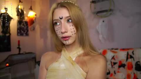 Lily online show from October 29, 2:20 pm