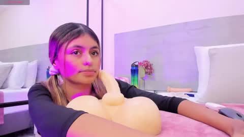 sunnywhitee online show from April 16, 9:39 pm