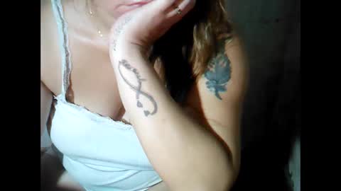 Snapshot of sunshine_38 chatting on October 15, 2:52 pm sunshine_38 online show from October 15, 2:52 pm