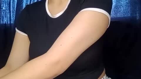 Snapshot of sunshine_days chatting on January 2, 8:57 pm Annie online show from January 2, 8:57 pm