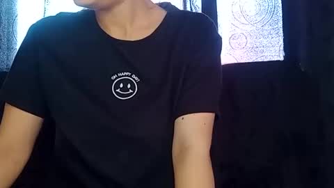Snapshot of sunshine_days chatting on December 17, 8:32 pm Annie online show from December 17, 8:32 pm