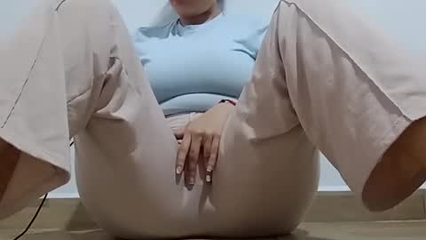 Annie online show from November 11, 6:49 pm