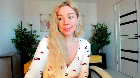 Jenn online show from April 18, 3:20 am