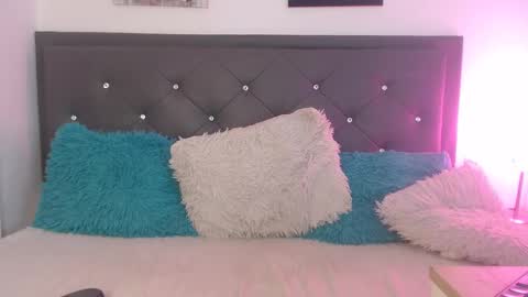 Snapshot of susan_petite_ chatting on February 22, 6:39 am Susan online show from February 22, 6:39 am