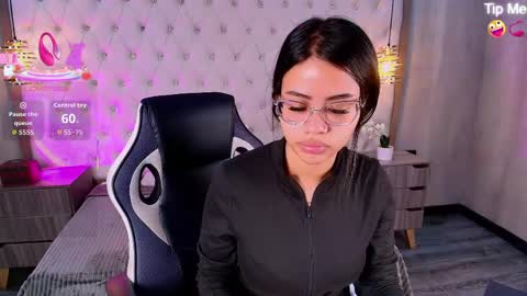 susan_voltaire online show from May 22, 8:40 pm