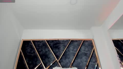 susanahenao online show from December 1, 7:05 pm