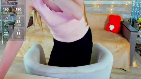 susansmitt online show from March 8, 12:18 am