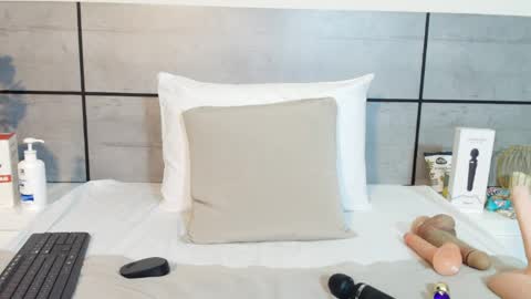 susanthomass online show from June 5, 3:32 am