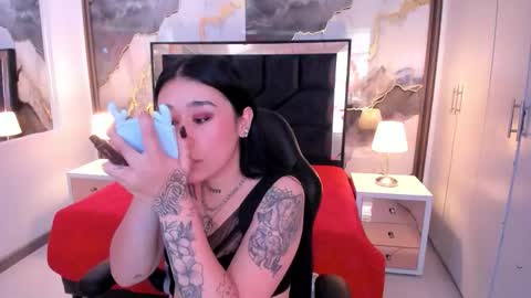 susanvilla online show from November 17, 6:08 pm