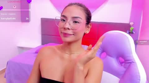 Snapshot of sussy_sweet4u chatting on October 4, 10:54 am sussy_sweet4u online show from October 4, 10:54 am