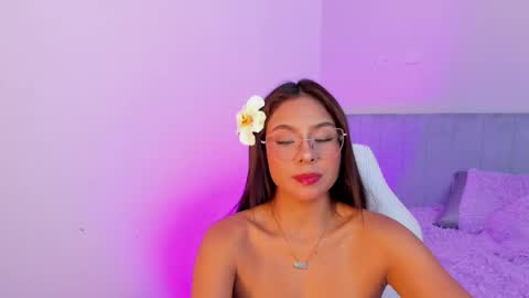 Snapshot of sussy_sweet4u chatting on October 15, 8:17 am sussy_sweet4u online show from October 15, 8:17 am