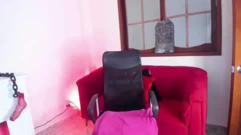 Snapshot of susuya_doll chatting on October 18, 7:59 pm Susuya online show from October 18, 7:59 pm
