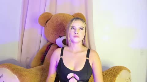 Snapshot of suzan__cooper2 chatting on January 28, 9:29 pm suzan__cooper2 online show from January 28, 9:29 pm