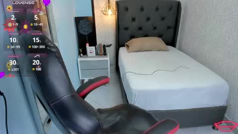 Snapshot of suzetmonaco chatting on January 7, 7:49 pm S U Z E T online show from January 7, 7:49 pm