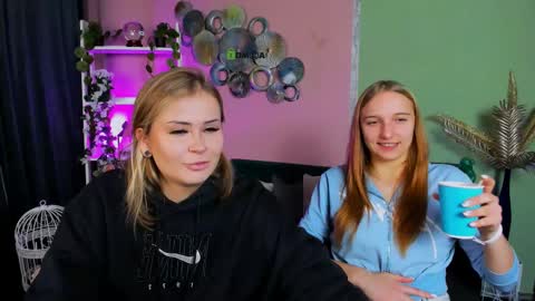 Snapshot of suzi_love chatting on October 15, 7:16 pm suzi_love online show from October 15, 7:16 pm