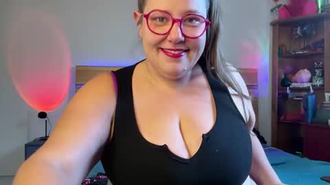 suzie stardust online show from May 2, 3:21 am
