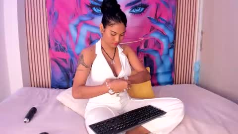 suzzann_rugg online show from October 22, 10:37 pm