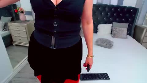 Ana online show from October 7, 2:43 pm