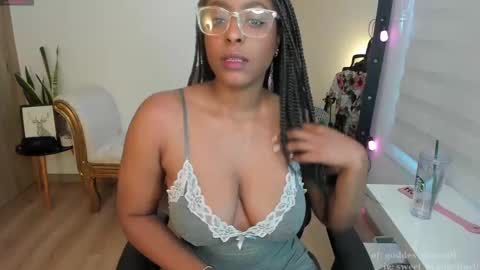 Snapshot of sweer_oshun chatting on December 8, 3:24 pm Evangeline online show from December 8, 3:24 pm