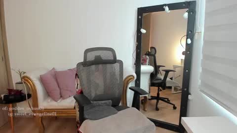 Snapshot of sweer_oshun chatting on March 7, 6:11 pm Evangeline online show from March 7, 6:11 pm