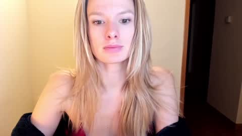 Snapshot of sweet_angel_a chatting on December 29, 11:50 pm Ann - your sweet girl online show from December 29, 11:50 pm