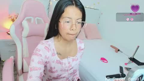 sweet_dania_ online show from September 16, 9:28 am