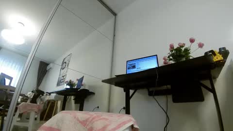 Snapshot of sweet_ella chatting on October 23, 9:48 am online show from October 23, 9:48 am