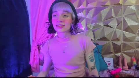 Snapshot of sweet_emmili chatting on December 24, 11:49 am emmili online show from December 24, 11:49 am