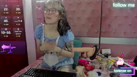  emmili  online show from November 20, 1:56 pm