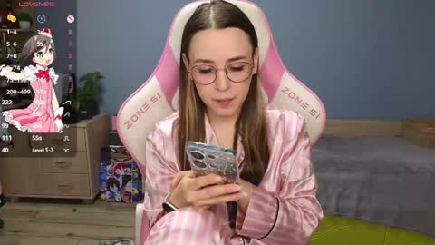 Snapshot of sweet_frosty chatting on December 29, 3:00 am Alice online show from December 29, 3:00 am