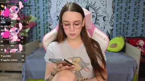 Snapshot of sweet_frosty chatting on February 14, 4:15 am Alice online show from February 14, 4:15 am