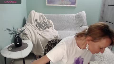 Helen online show from October 5, 7:02 am