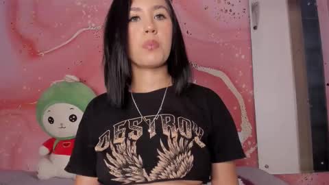 Snapshot of sweet_lemariee_ chatting on September 17, 9:24 pm Lemarie online show from September 17, 9:24 pm