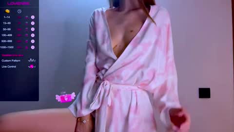 Mia online show from October 22, 12:21 pm