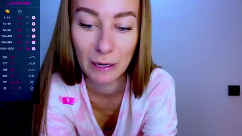 Mia online show from June 20, 11:58 am