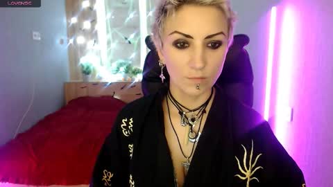 sweet_n_strong online show from November 18, 1:01 pm